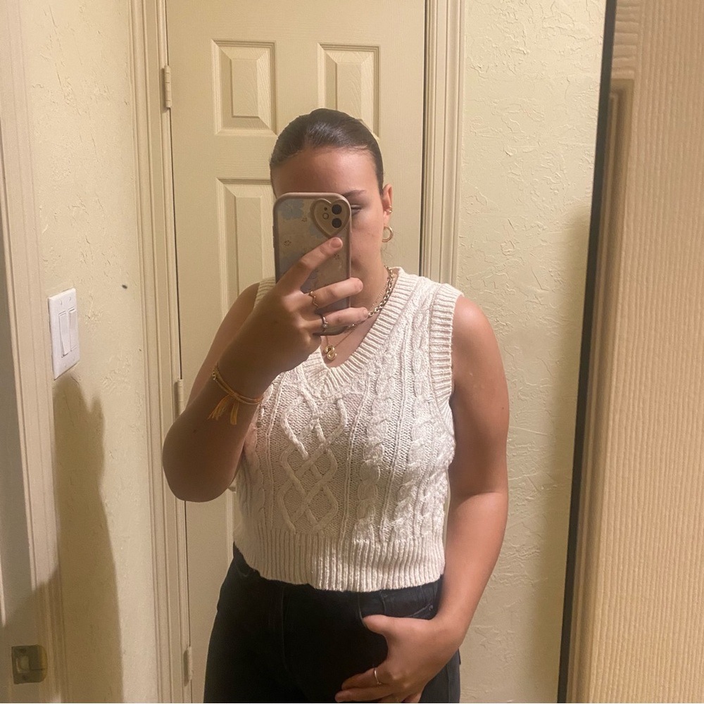 Cable Knit Sleeveless Sweater - Cream